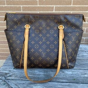 ✨SOLD✨AUTHENTIC LOUIS VUITTON TOTALLY MM✨